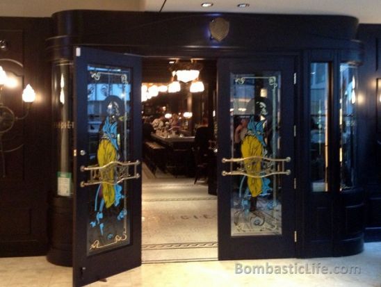 Entrance to La Societe French Bistro – Toronto, ON