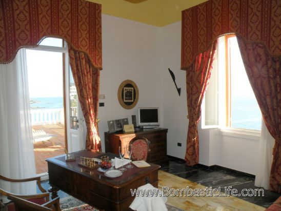 Living Room of Suite - Villa Las Tronas Hotel - Alghero, Sardina