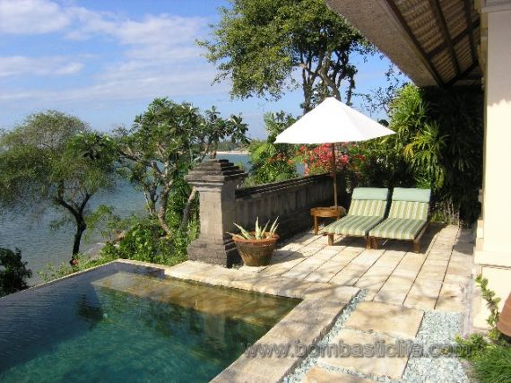 Plunge Pool and Sun Deck - Four Seasons Resort - Jimbaran - Bali