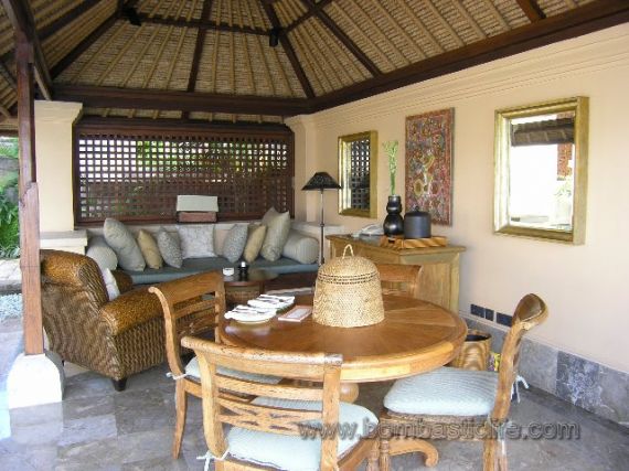 Outdoor living area - Four Seasons Resort - Jimbaran - Bali