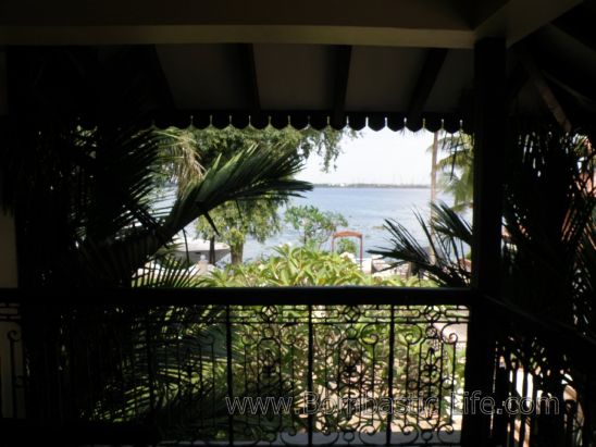 Picture of the view from the small balcony of the Presidential Suite of the Taj Malabar - Cochin, India
