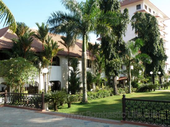Picture of the Taj Malabar Hotel - Cochin, India from the outside.