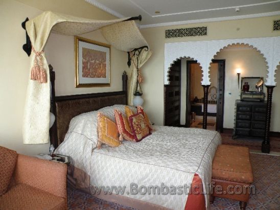 Bedroom of Ocean Deluxe Room at Madinat Jumeirah Resort – Dubai, UAE