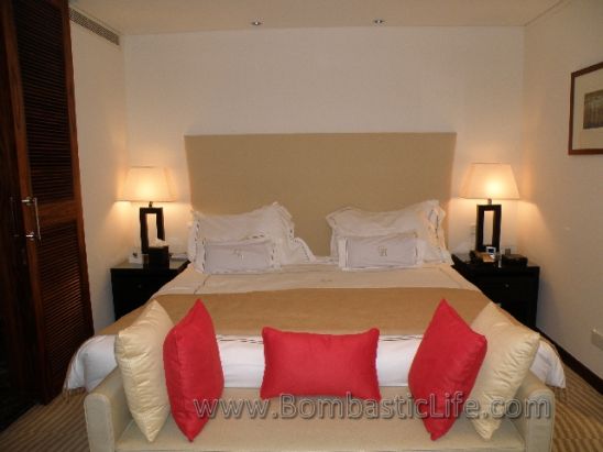 Bedroom of Deluxe Sea View Suite - Grosvenor House Dubai – Dubai, UAE