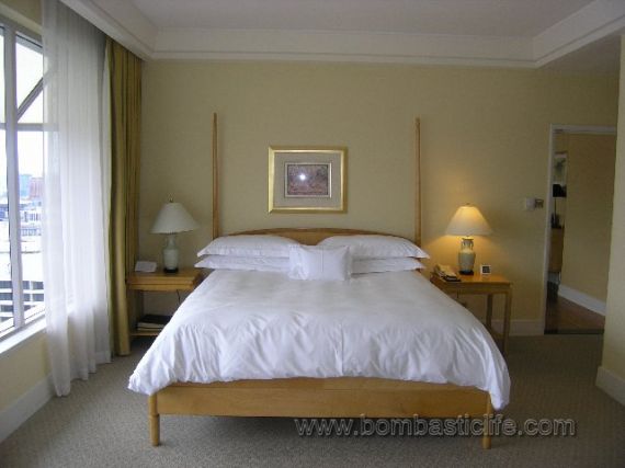 Bedroom - The Ritz Carlton - Millenia - Singapore
