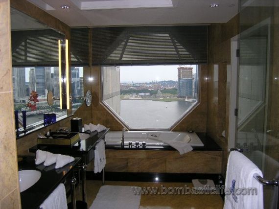 Bathroom - The Ritz Carlton - Millenia - Singapore
