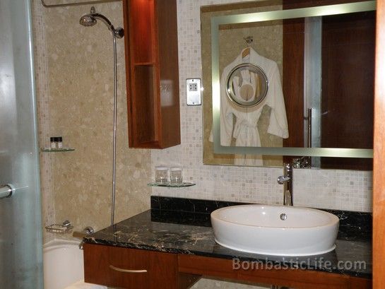 Bathroom of an Art and Technology room at Le Méridien Hotel – Dubai, UAE