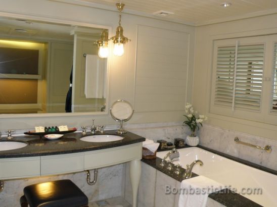 Bathroom of the Captain Andersen Suite at the Mandarin Oriental Hotel Bangkok - Bangkok, Thailand