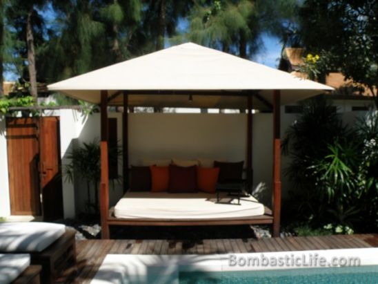 Day Bed Along Side Private Pool of 1 Bedroom Pool Villa Suite - SALA Samui Resort and Spa – Koh Samui, Thailand