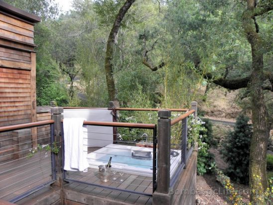 Jacuzzi of our Oak Creek Spa Lodge at Calistoga Ranch in Napa Valley. 