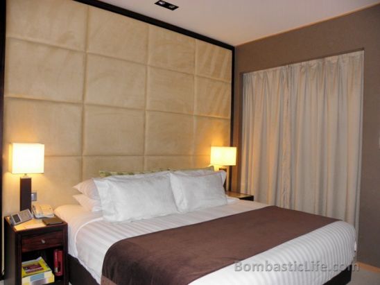 Bedroom of a One Bedroom Suite at Shangri-La Hotel in Dubai.