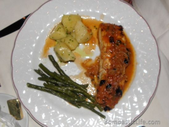 Picture of my halibut, potatoes and asparagus at Le Latini Italian Restaurant in Montreal.

