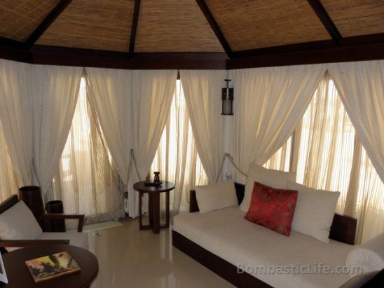 Picture of the Living Room of a Beach Villa at Banyan Tree Al Hamra Beach Resort - Ras Al Khaimah, UAE
