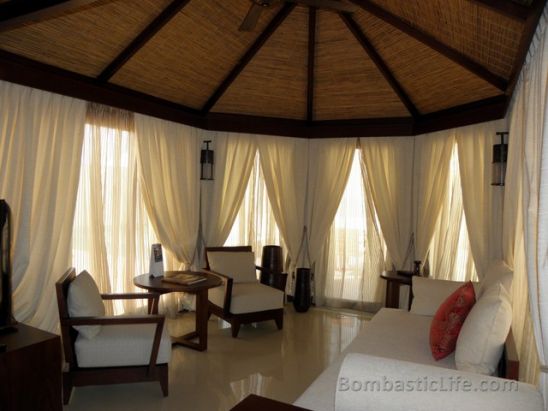 Picture of the Living Room of a Beach Villa at Banyan Tree Al Hamra Beach Resort - Ras Al Khaimah, UAE
