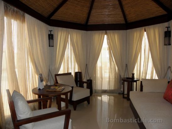 Picture of the Living Room of a Beach Villa at Banyan Tree Al Hamra Beach Resort - Ras Al Khaimah, UAE
