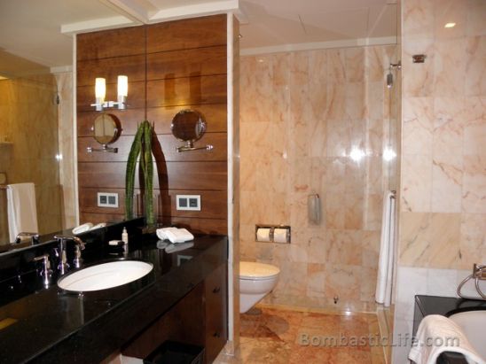 Bathroom of a City Suite at Mandarin Oriental Hotel - Singapore