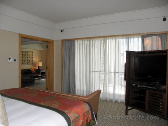 Bedroom of a City Suite at Mandarin Oriental Hotel - Singapore