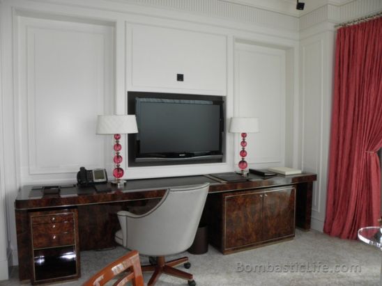 Executive Deluxe Suite Living Room at St. Regis Hotel - Singapore