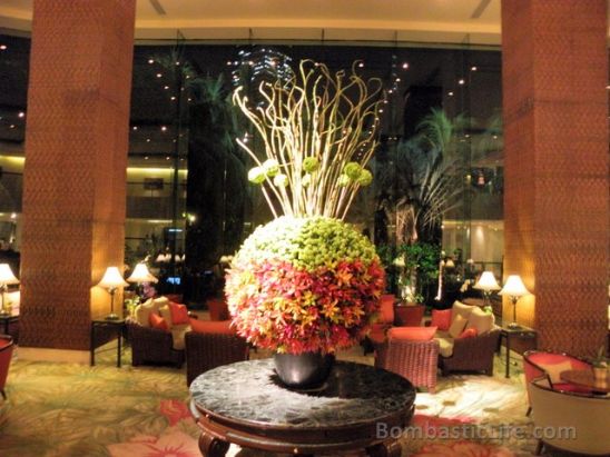 Elegant and gorgeous lobby of the the Shangri-La Hotel Edsa - Manila, Philippines.