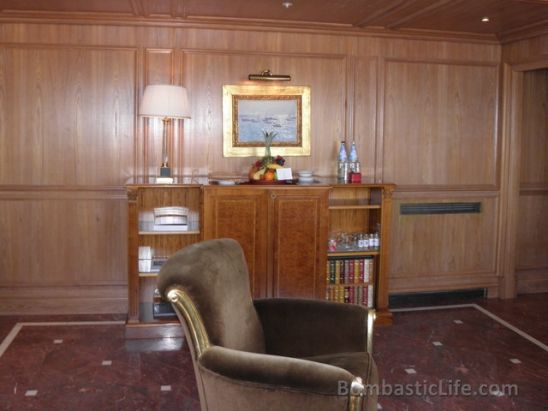 Living Room of a Executive-Suite-with-view at Bauer Il Palazzo in Venice, Italy.