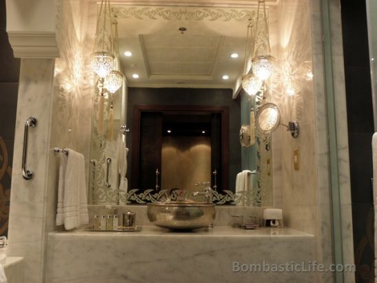 Bathroom of a King Deluxe Bedroom at Jumeirah Zabeel Saray in Dubai.