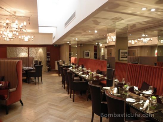 Restaurant and Bar at Athenaeum Hotel in London.