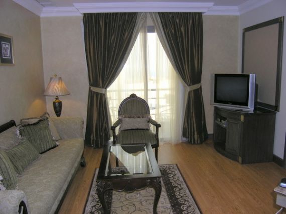 Living Room - Plaza Athenee Hotel - Kuwait